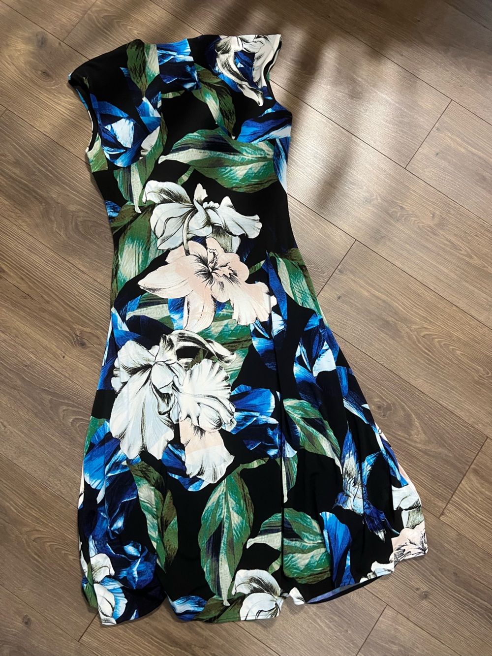 WHBM Floral Ruched Front V-Neck Midi Dress Black Blue Cap Sleeve M - Picture 5 of 10